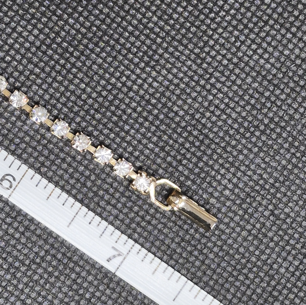 VINTAGE Clear Rhinestones in Gold Tone Setting Tennis Bracelet - Picture 12 of 14